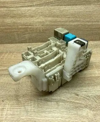 Chevrolet Spark Fuse module 308210147 4A200395