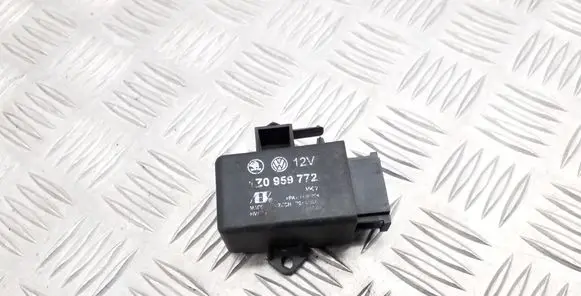 Skoda Superb B6 (3T) Seat heating relay 1Z0959772
