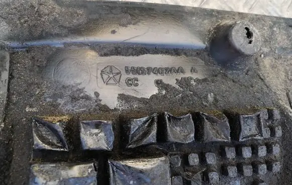 Jeep Grand Cherokee (WK) Engine splash shield/under tray 55157462aa