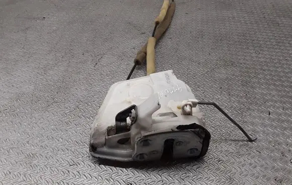 Mazda 2 Front door lock