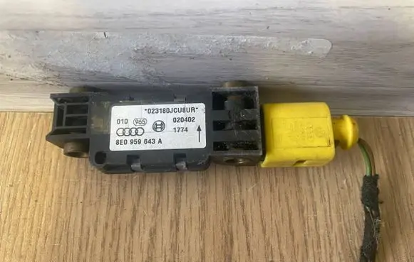 Audi A6 S6 C6 4F Airbag deployment crash/impact sensor 8E0959643A 020402 023180UCU8UR