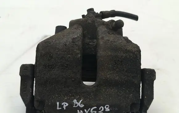 Volkswagen PASSAT B6 Front brake caliper
