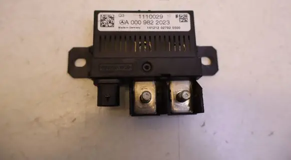 Mercedes-Benz B W246 W242 Charging relay A0009822023