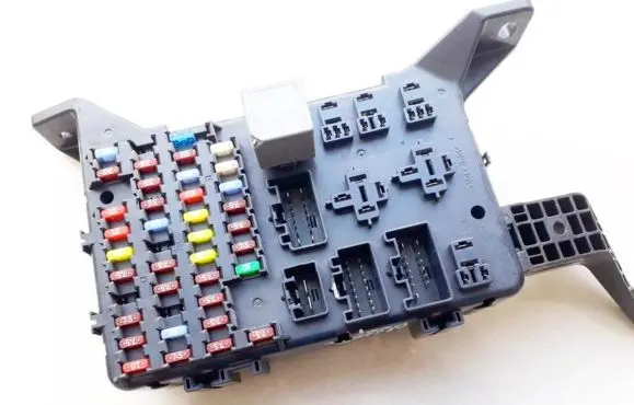 Ford Mondeo Mk III Fuse box set 1s7t14a301cc 1s7t-14a301-cc