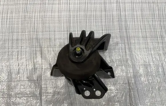 Hyundai Tucson TL Engine mount vacuum valve 21810-D3100
