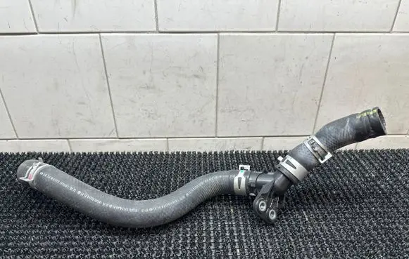 Toyota Prius (XW50) Engine coolant pipe/hose