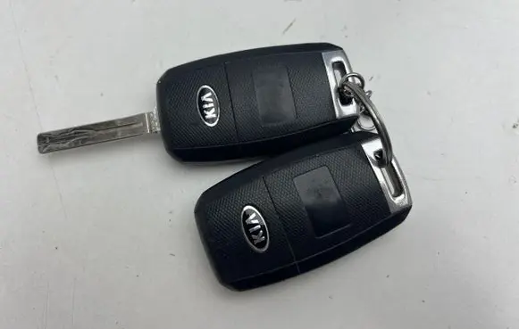 KIA Carens III Ignition key/card KIACARKLUCZSUL1