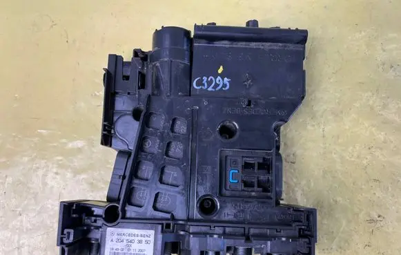 Mercedes-Benz C W204 Fuse box set A2045403850