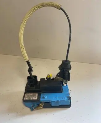 Volvo XC90 Front door lock 8650546