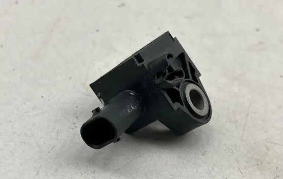 Chrysler Pacifica Airbag deployment crash/impact sensor 02CB8 53328369 68245081AA