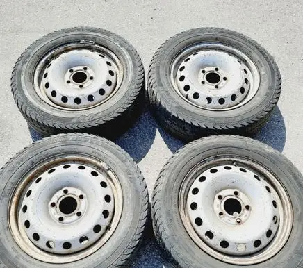 Iveco Daily 3rd gen Front wheel hub spindle knuckle 5X118