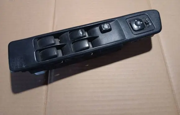 Mitsubishi Pajero Pinin Electric window control switch 0081N33