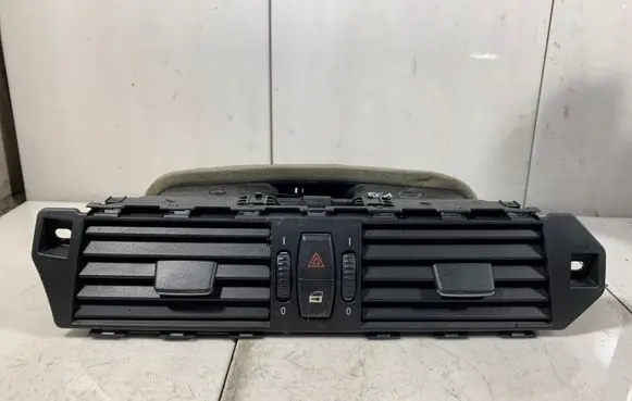 BMW 5 E60 E61 Dash center air vent grill 6910734