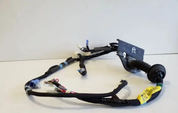 Lexus CT 200H Front door wiring loom 8215276140