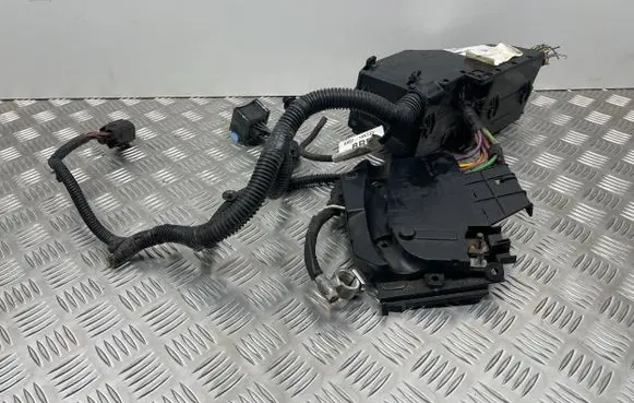 Ford C-MAX II Fuse box set AV6T14A067AB AV6T14A142AA AV6T14K733BRE