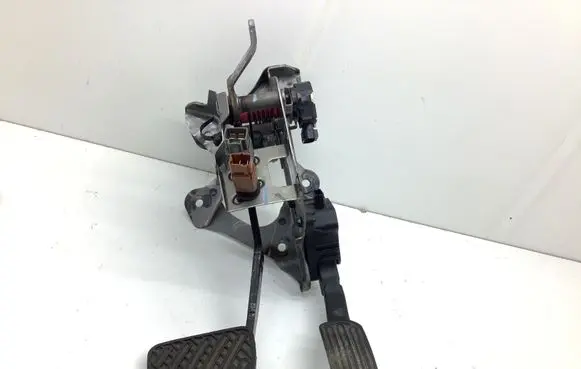 Nissan Leaf II (ZE1) Accelerator throttle pedal 180025NN1B