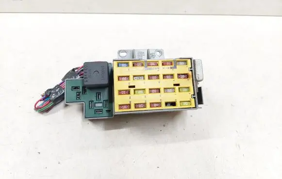 Chrysler PT Cruiser Fuse module P04794669AD 18217A CW10933NF043