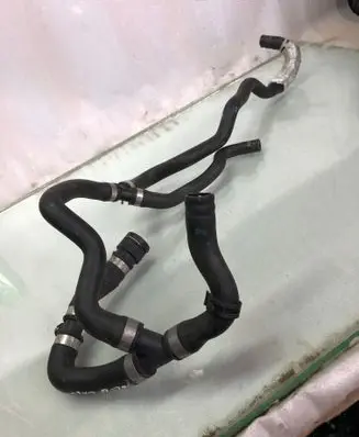 Engine coolant pipe/hose