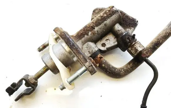 Honda FR-V Clutch master cylinder
