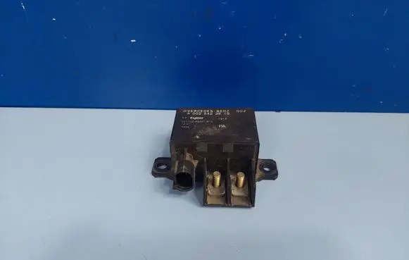Mercedes-Benz E W211 Charging relay A0025423819