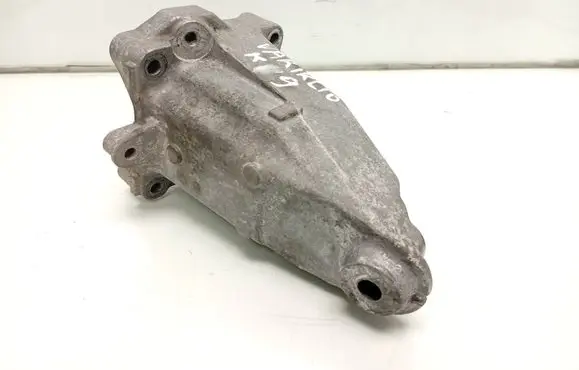 Mercedes-Benz C W205 Engine mounting bracket A2742234304