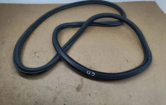 Volkswagen PASSAT B7 USA Rear door rubber seal (on body) 561867914