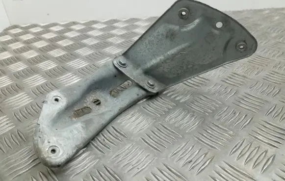 Skoda Yeti (5L) Fender mounting bracket 5L0821142 1Z0810680A