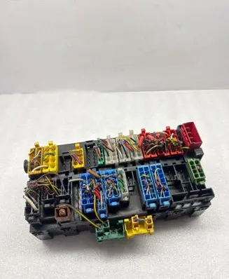 Volkswagen Polo III 6N 6N2 6NF Fuse box set 357937039