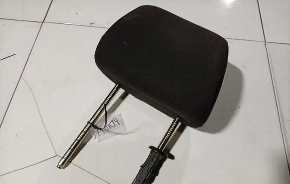 Volkswagen PASSAT B6 Front seat headrest 