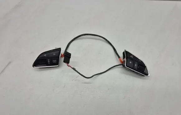 Audi Q3 8U Steering wheel buttons/switches 8U0951523H 62501393A 901208990001