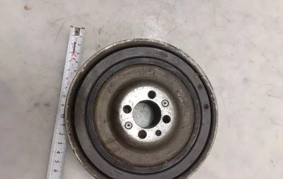 Opel Zafira B Crankshaft pulley 55196301