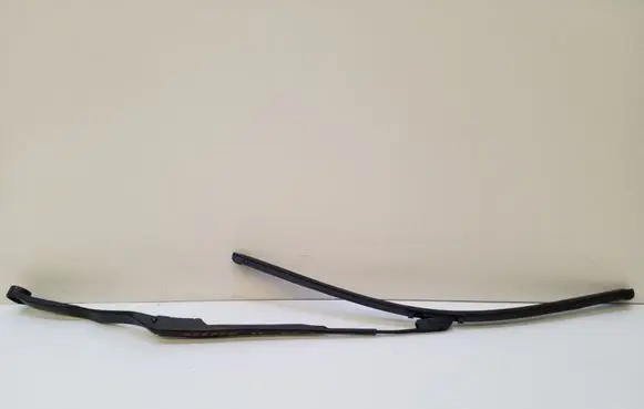 Nissan Murano Z50 Front wiper blade arm C281