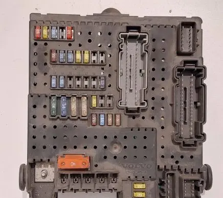 Volvo XC90 Fuse module 12217799 8676391 05W115