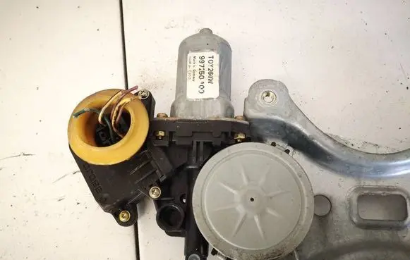 Toyota Corolla Verso AR10 Rear door window regulator motor 698300F020