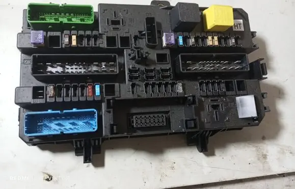 Opel Zafira B Fuse module 13222173 5DK00866933