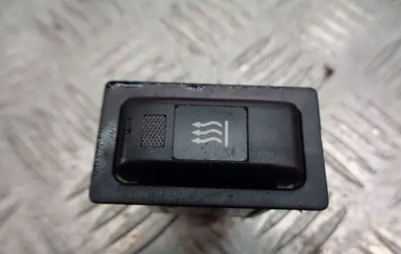 Toyota Avensis T250 Windscreen/window heater switch 153337