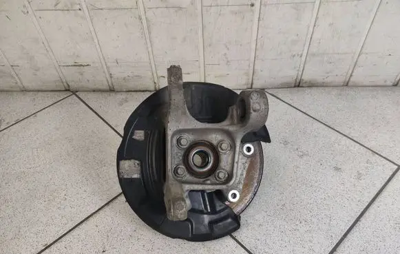 Rear wheel hub spindle/knuckle