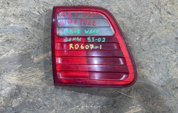 Mercedes-Benz E W210 Tailgate rear/tail lights A2108202364 R0607-I