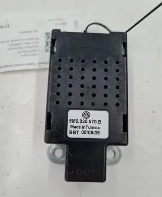 Volkswagen Golf VI Aerial antenna amplifier 5M0035570B