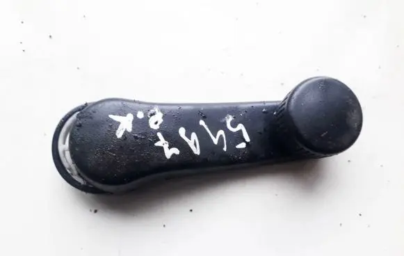 Volkswagen Golf III Front door window winding handle 1H0837581C