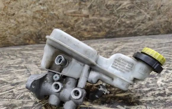 Dodge Caliber Master brake cylinder