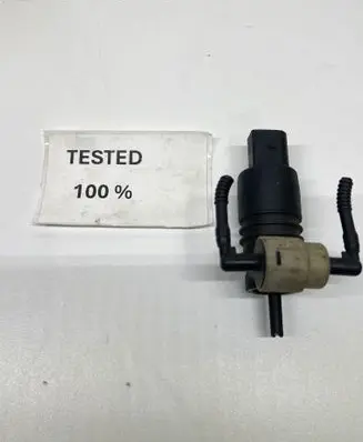 Volkswagen Touran I Windscreen/windshield washer pump 1T0955651