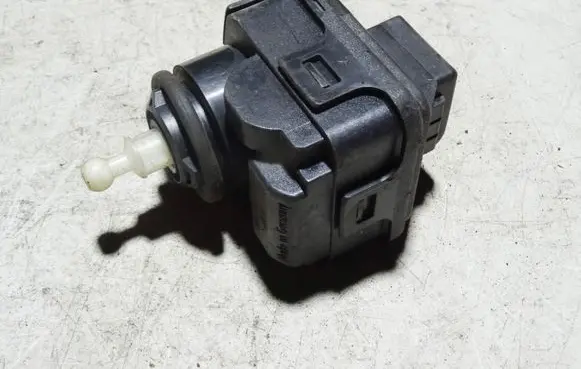 Audi A6 S6 C5 4B Headlight level adjustment motor 00728214