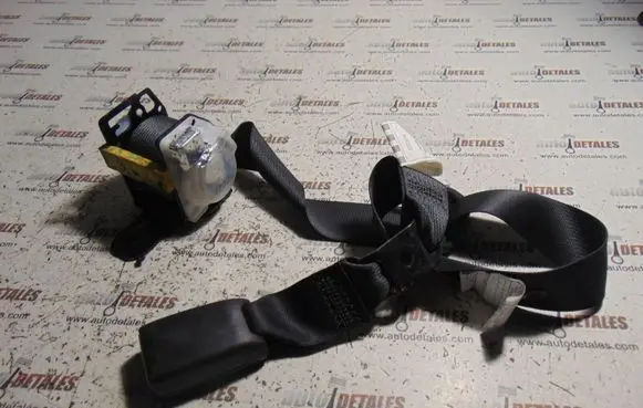 Lexus IS 220D-250-350 Middle seatbelt (rear) C70319