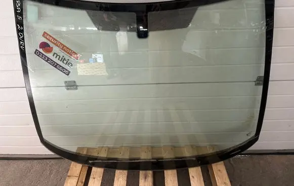 Opel Corsa E Front windscreen/windshield window 
