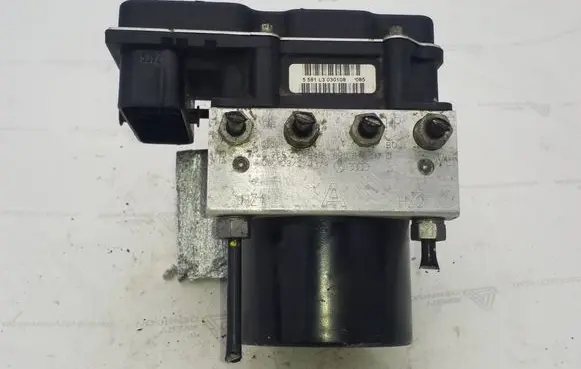 Skoda Fabia Mk2 (5J) ABS Pump 6R0614117D 0265231945 6R0907379C