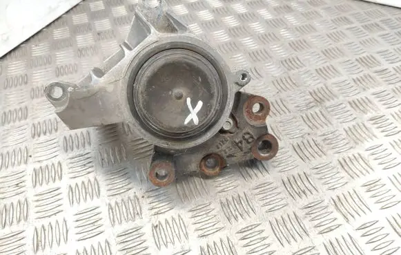 Nissan Qashqai Engine mount bracket