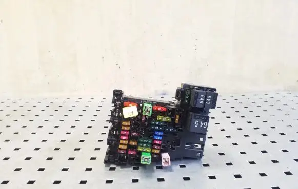 Audi A3 S3 8V Fuse module 5Q0937615C WPE904184