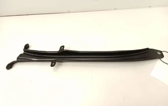 Mercedes-Benz C W204 Other engine bay part A2046280024