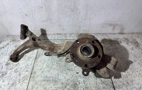 Volkswagen PASSAT B5 Front wheel bearing hub 
